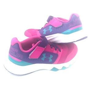Girls Under Armour pink tennis shoes